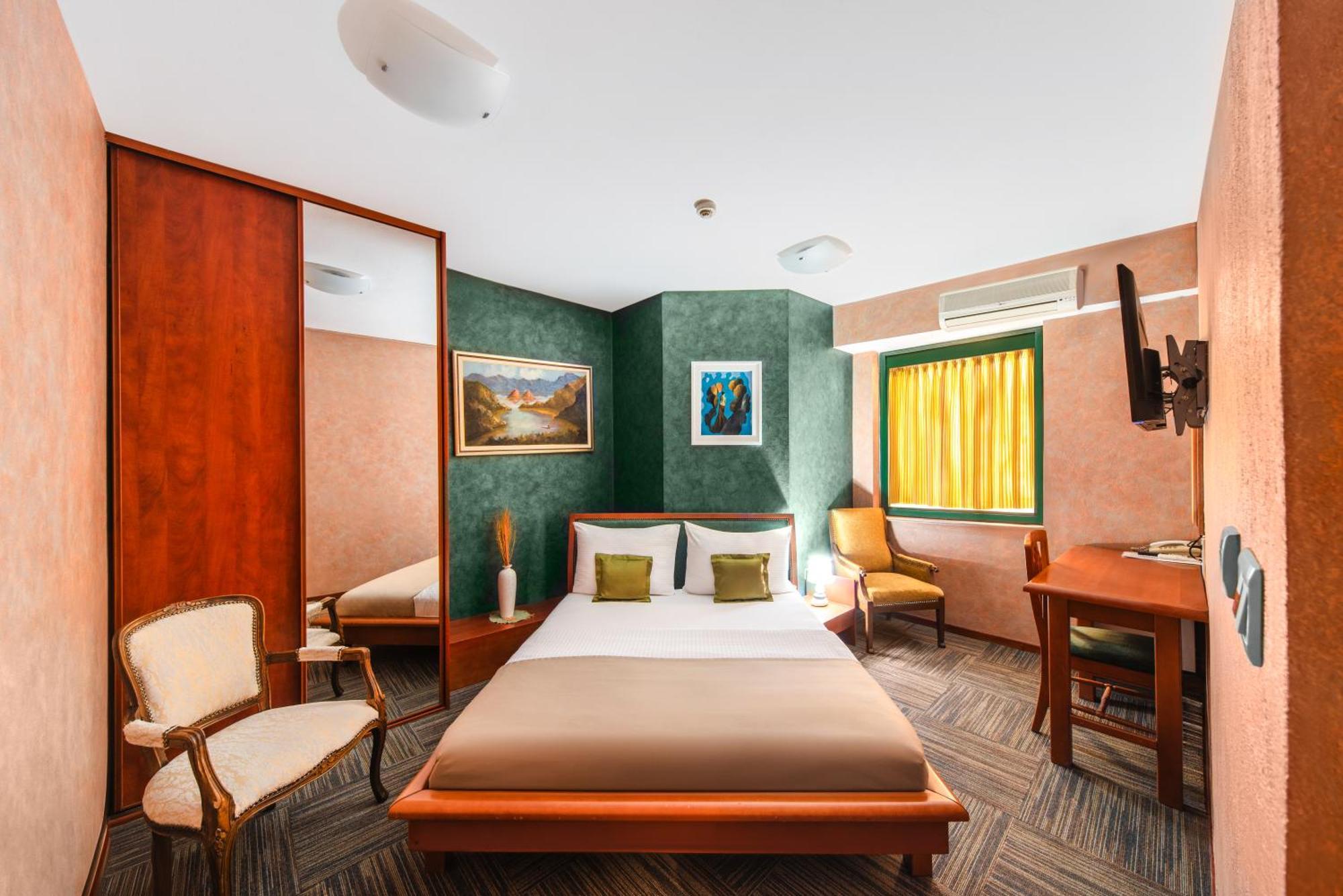 Hotel Kerber พอดโกริกา ภายนอก รูปภาพ